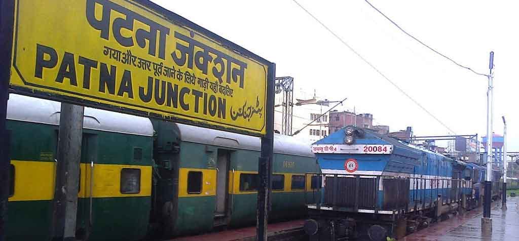 Girl lost her both legs in train accident while escaping from crooks