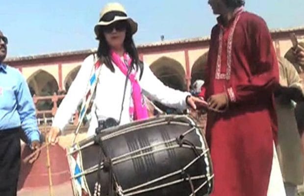 after pakistani chaiwala now watch chinese dholwali