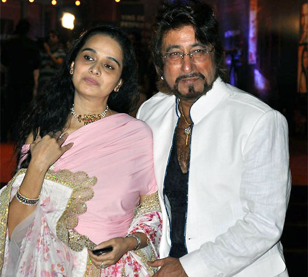 villains of bollywood and their beautiful wives 