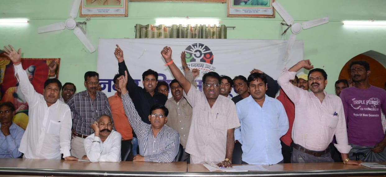 municipal council member and sweepers against to mayor 