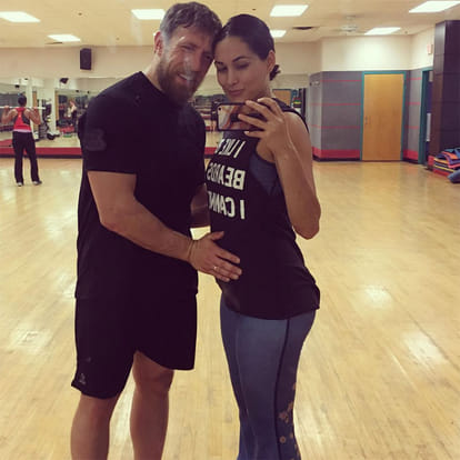 Wwe की सबसे हॉट और खूबसूरत रेसलर बनेगी बेटी की मां - Brie Belle Reveals