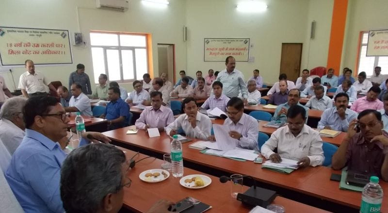 Chaos at the divisional commissioner expressed displeasure