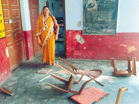 Drunken youths beaten teachers, sabotage