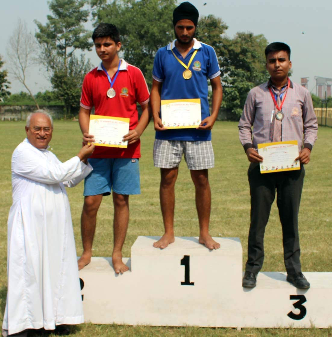 I dominated the first day of sports competition greenhouse 