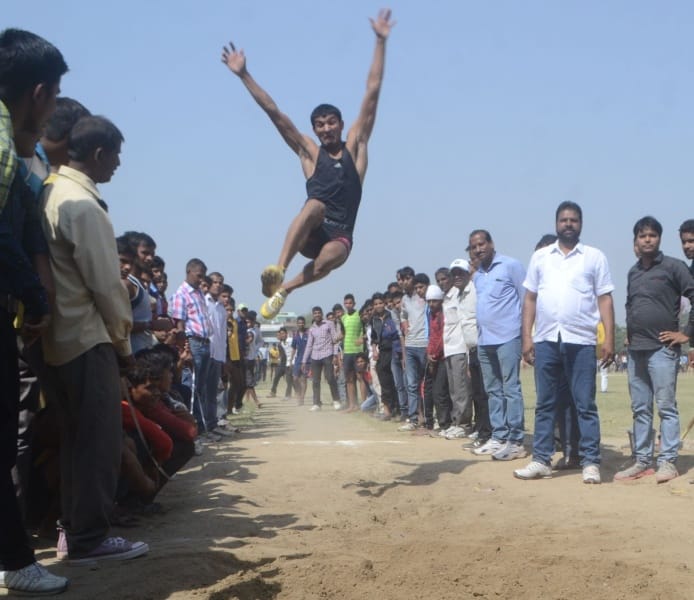 ethaleeton ne dikhaaya damakham