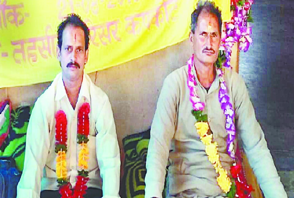 Two Ansnkari hospitalized, two sitting