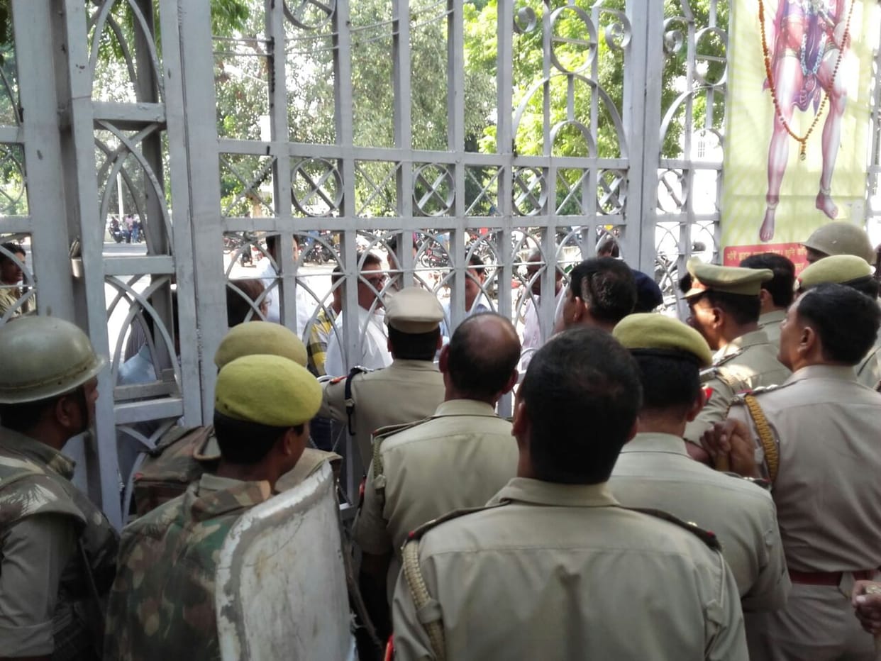 ruckus in lucknow university after firing in habibullah hostel