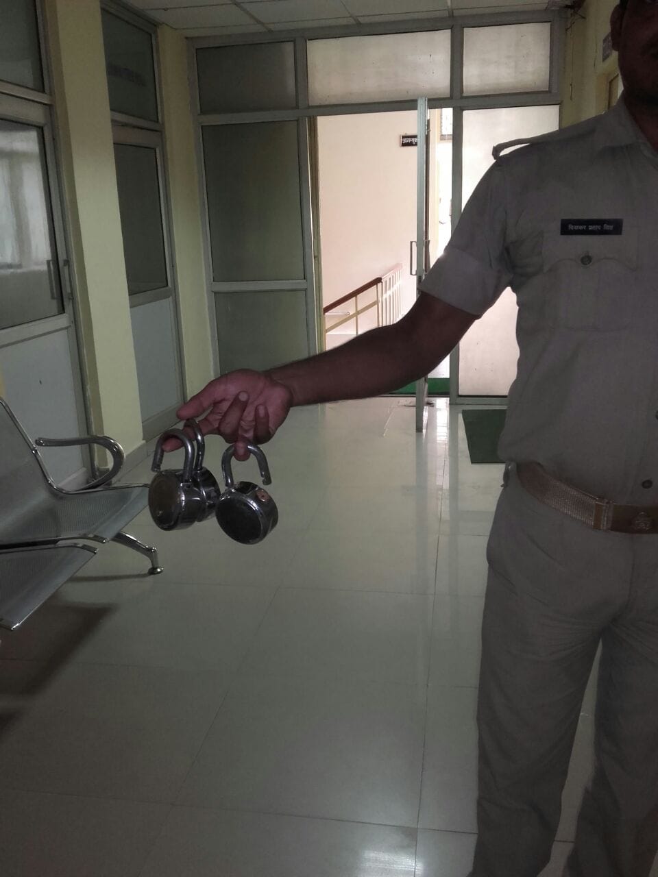 ruckus in lucknow university after firing in habibullah hostel