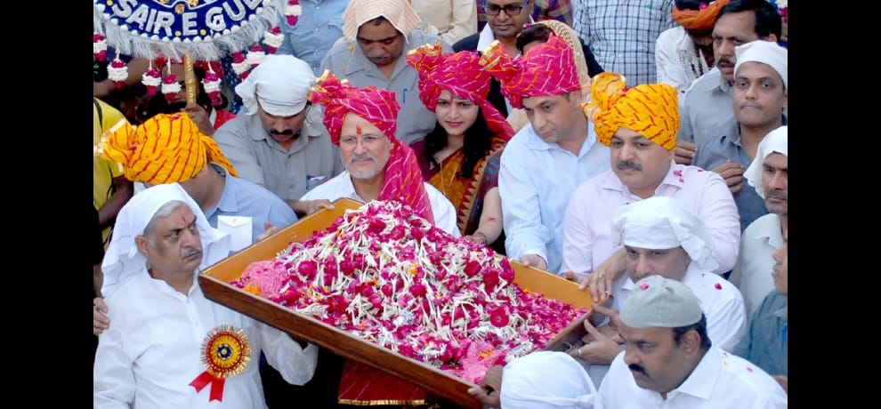 lg najeeb jung visits yogmaya temple and khwaja qutubuddin bakhtiyar dargah on same day