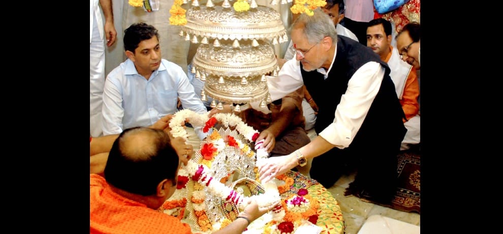 lg najeeb jung visits yogmaya temple and khwaja qutubuddin bakhtiyar dargah on same day