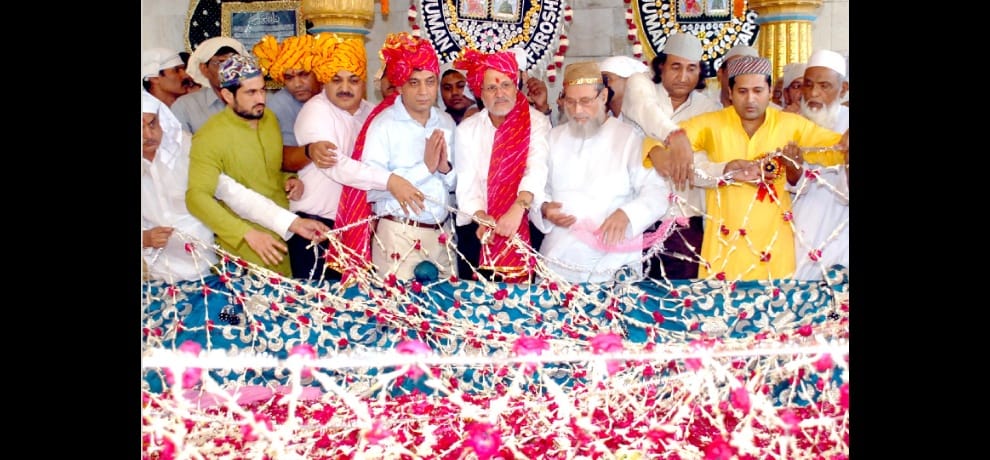 lg najeeb jung visits yogmaya temple and khwaja qutubuddin bakhtiyar dargah on same day