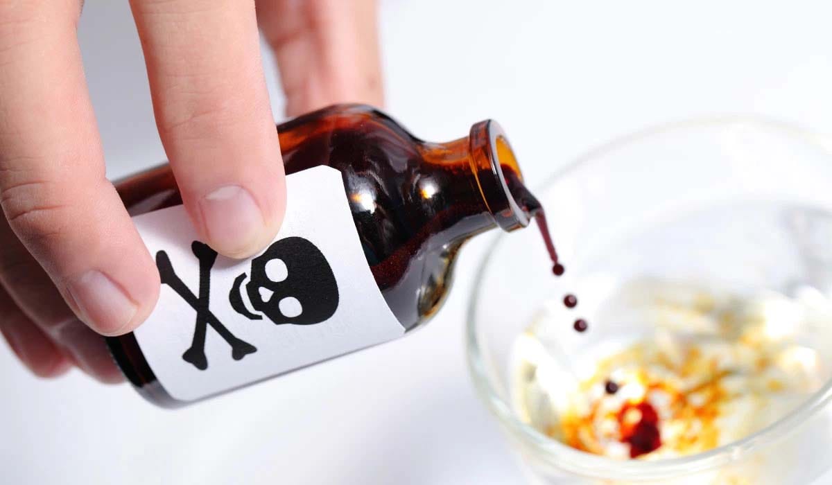 Suicide by consuming poison at her husband spat