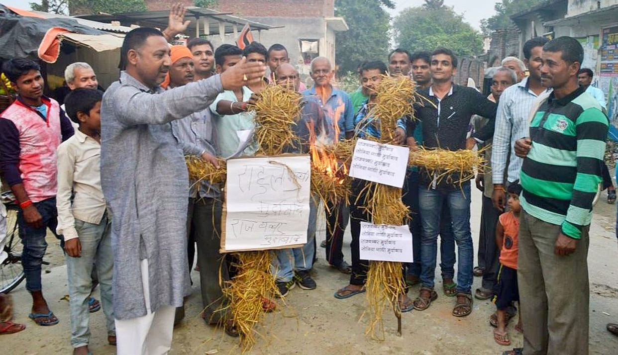 bjp burnt rahul, rajbabbar effigy 