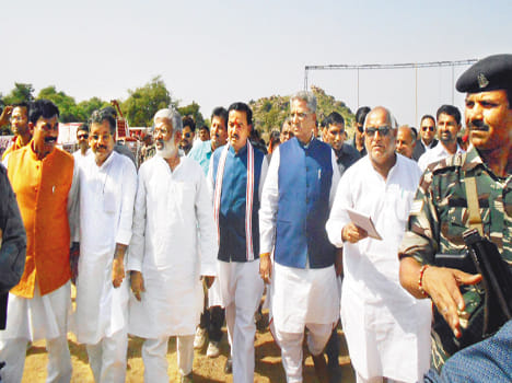 So what the government is unable to cope family Akhilesh Maurya Claange