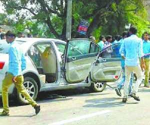 Angry students smashed the SUV, put the jam