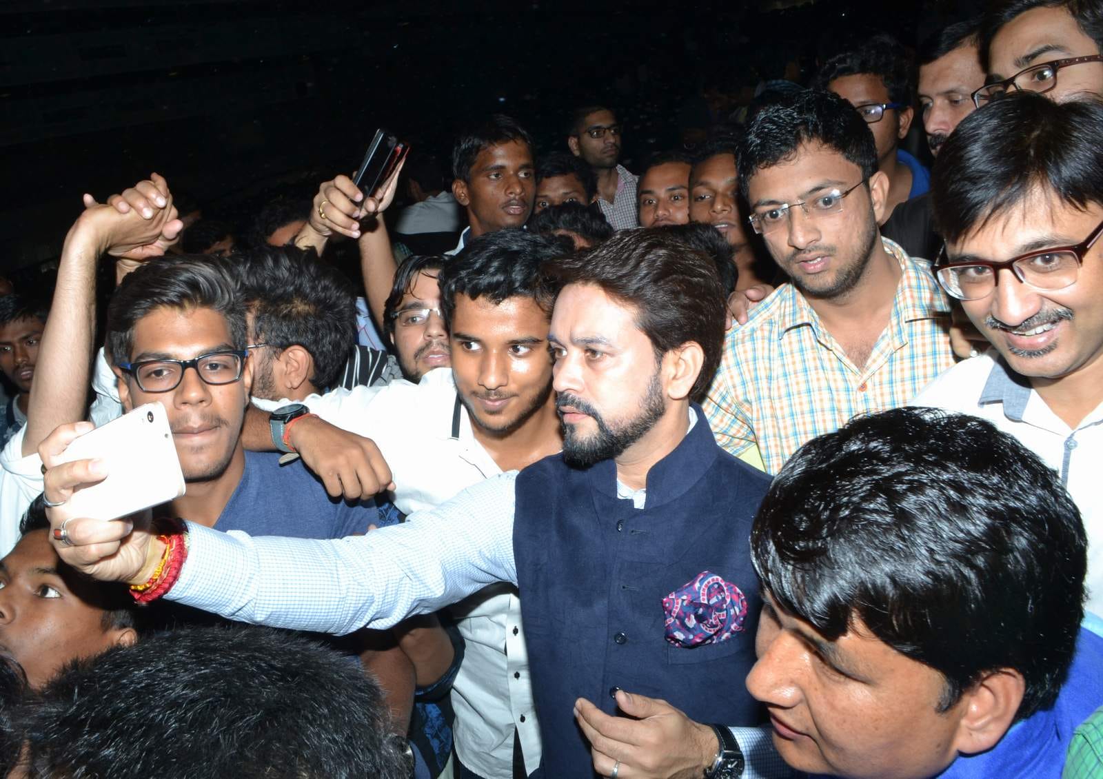 anurag thakur selfie craze.