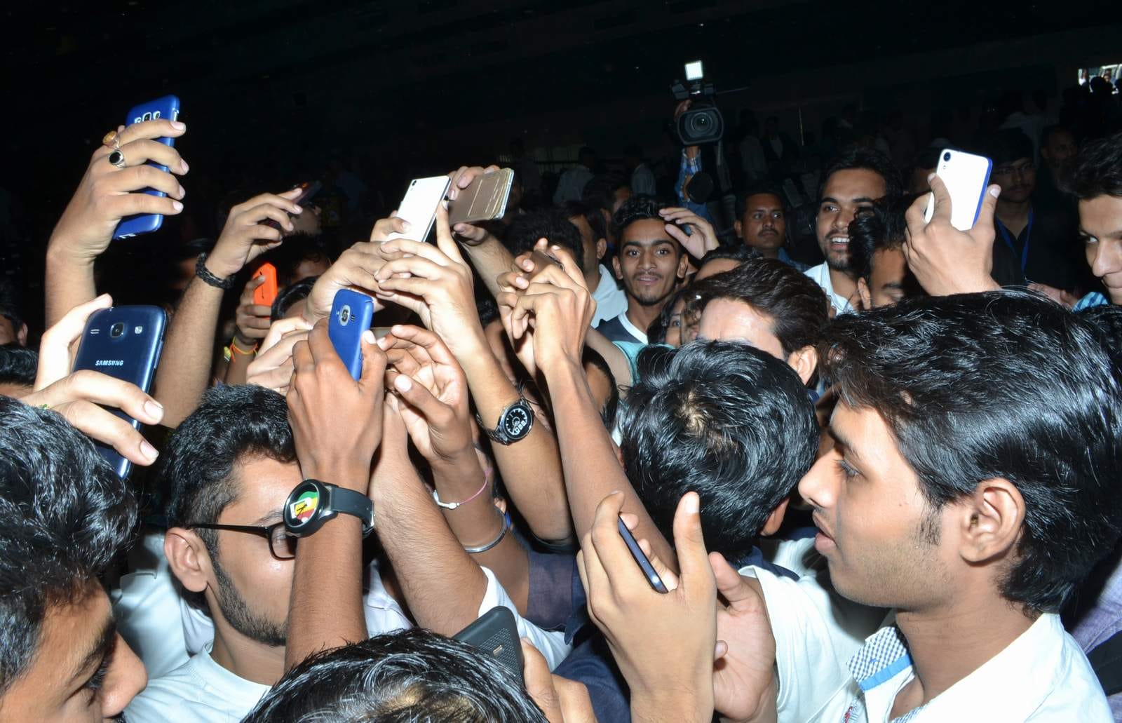 anurag thakur selfie craze.