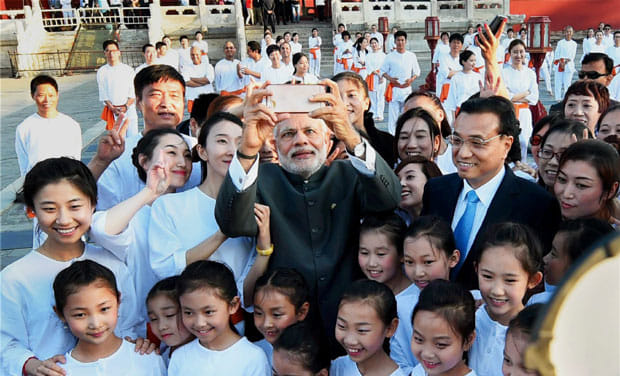 anurag thakur selfie craze.