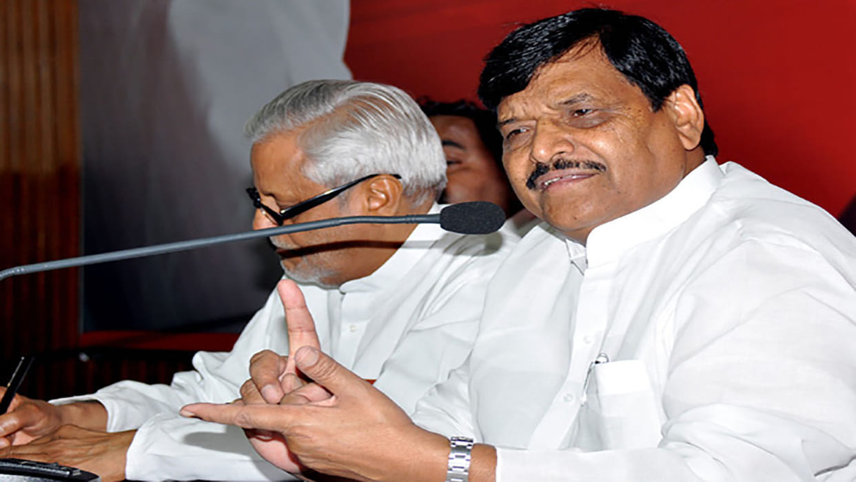 shivpal yadav ask quistion to unit workers 