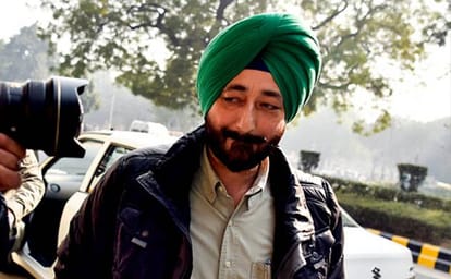 gurdaspur police filed case against sp salwinder singh in lady police sexual harassment case