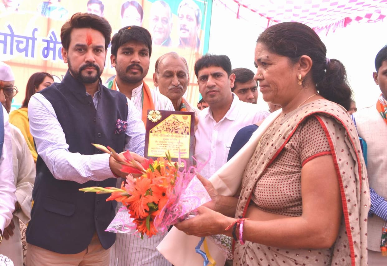 ex servicemen and martyr's widow honored by bjp youth morcha 