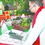 पिथौरागढ़ मैथोडिस्ट चर्च में आत्मिक उन्नति कार्यक्रम में मौजूद लोग