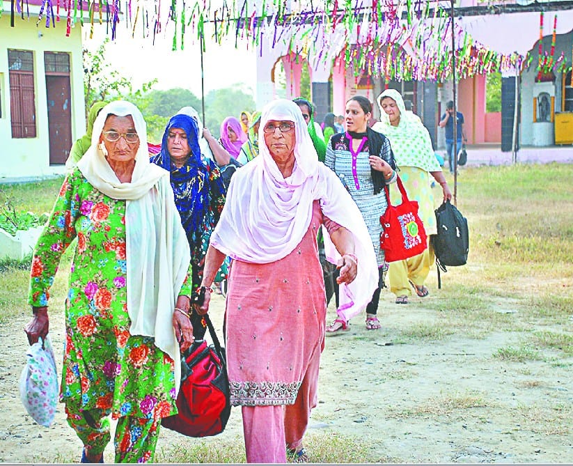 VILLEGERS OF BORDER TAKEN AWAY TO SAFE PLACES BY BSF