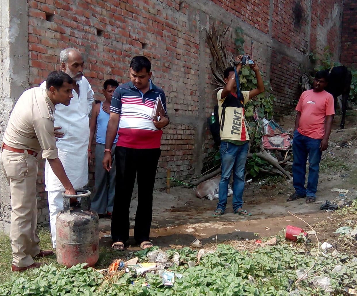  Azamgarh in certain gas leak fire, killing two