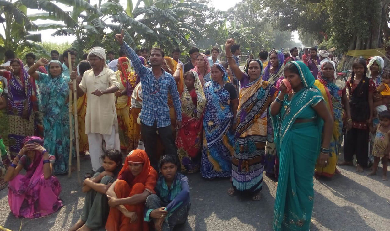 dead body put on road, protested
