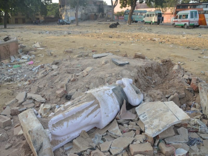 pt deendayal statue abondoned in mathura