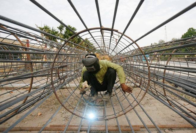 metro boundary wall being made