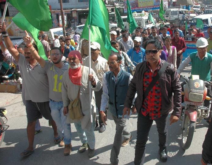 Identify political faces behind mining
