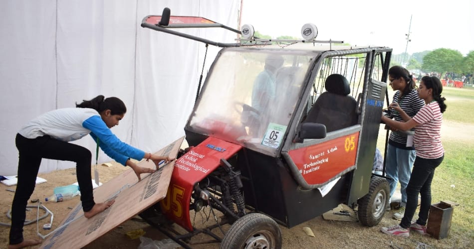 engineers unique car models diplayed in punjab university institute of engineering fest