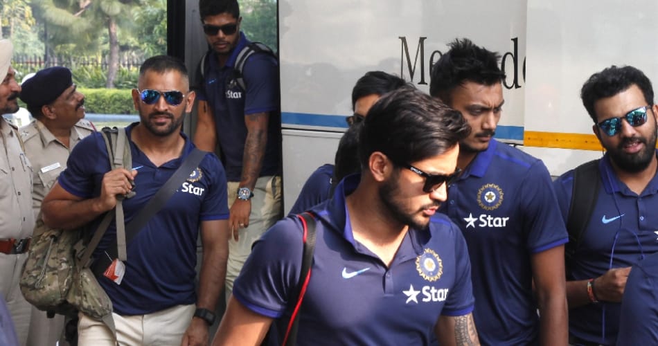 a fan of captain cool mahendra singh dhoni run for selfie with him in chandigarh