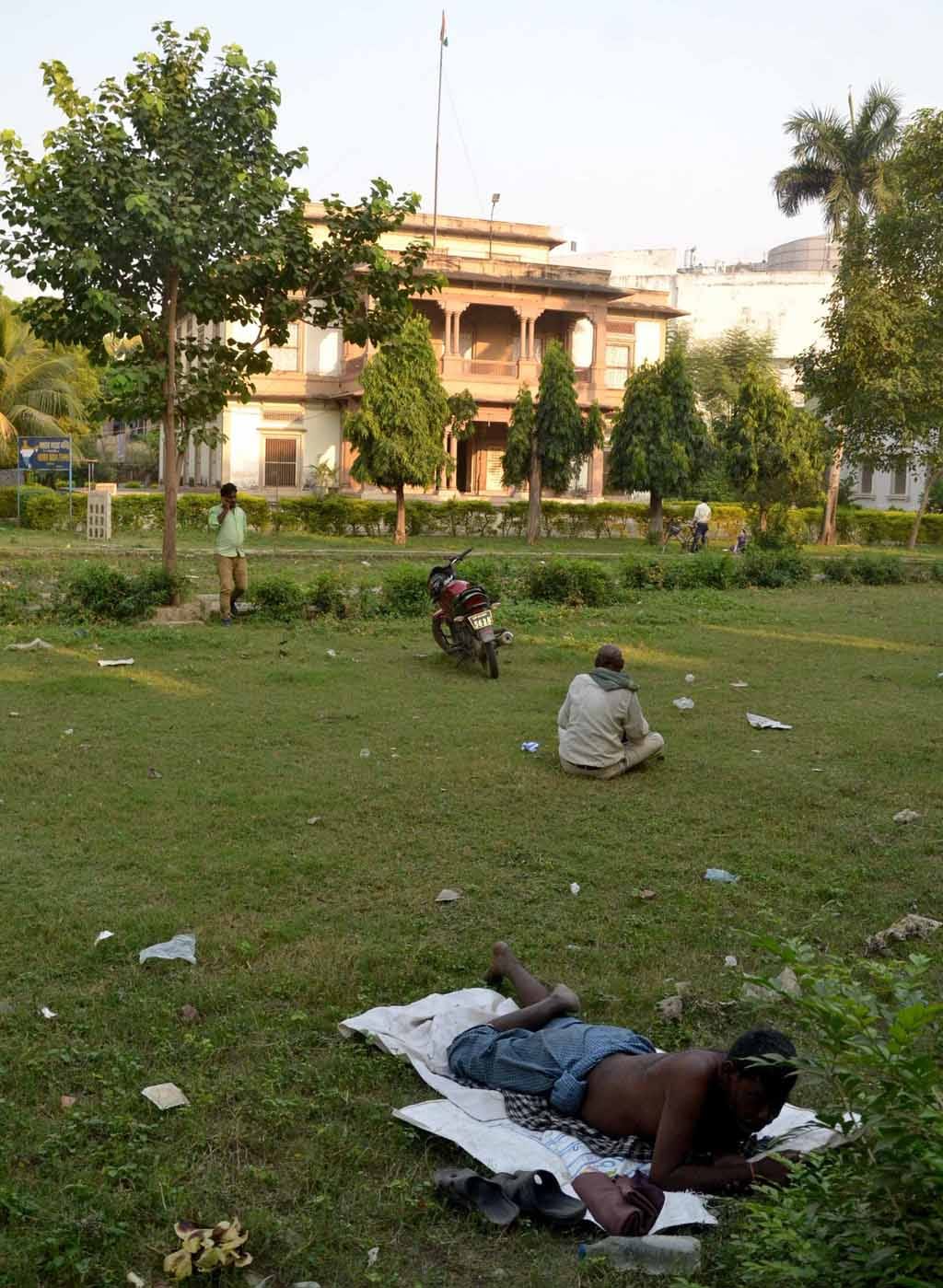 Bharat Mata Temple became a Junkies