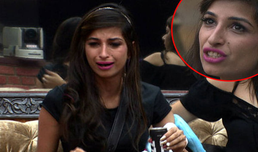 bigg boss contestent doing toilet in front of everyone