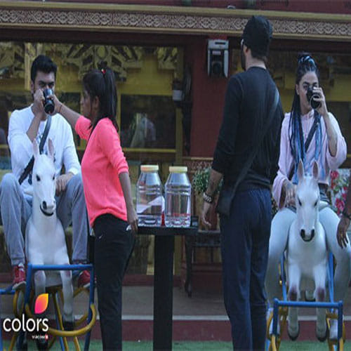 bigg boss contestent doing toilet in front of everyone