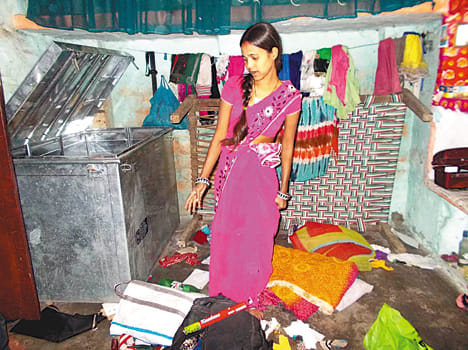 from houde lakhs of rupees theft