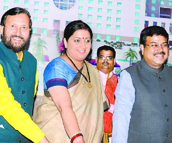 smriti irani in amethi targets rahul gandhi.