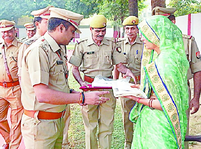 Tributes to martyred policemen in bijnor