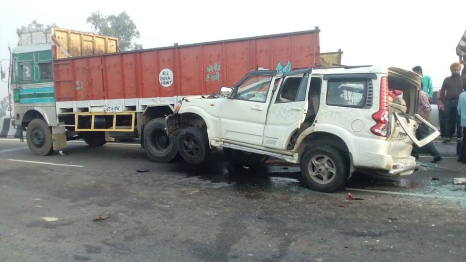 three cloth merchants of delhi killed in road accident in ludhiana of punjab