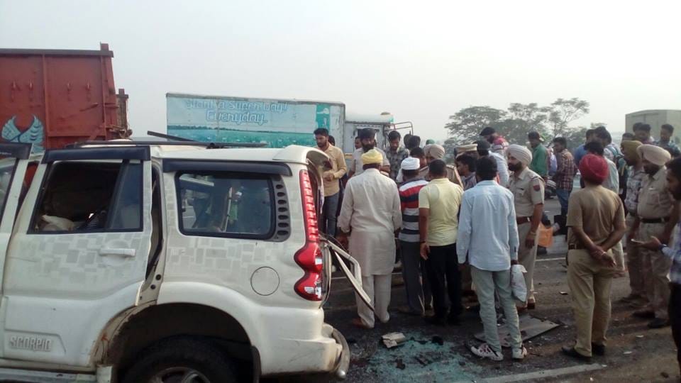 three cloth merchants of delhi killed in road accident in ludhiana of punjab