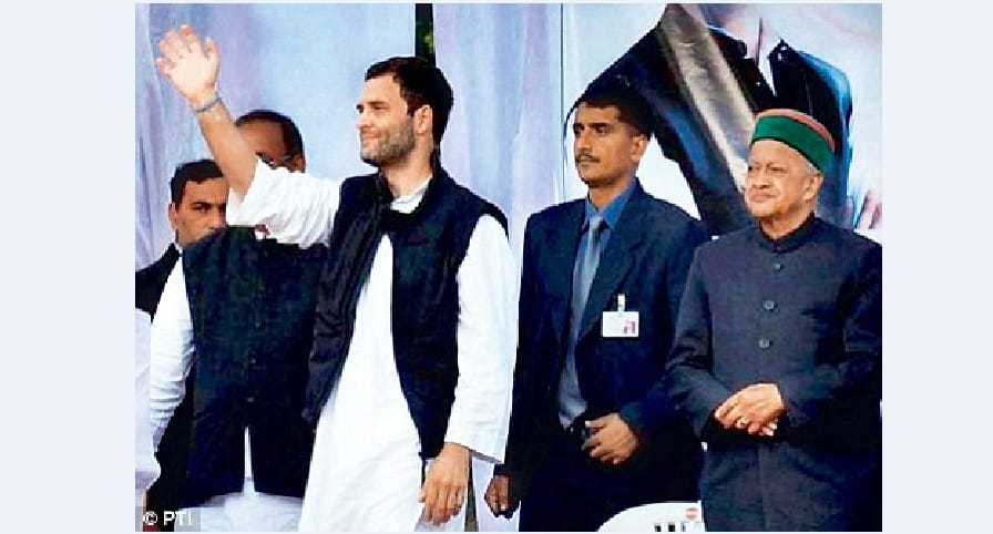 CM Virbhadra Singh meeting with Rahul Gandhi at New Delhi on saturday.