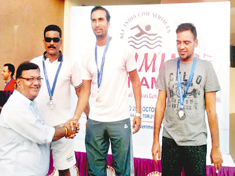 vikas won gold trophy