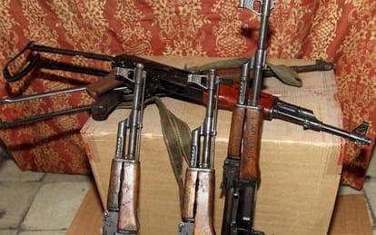10 policeman will be enquired for not opposing while rifle snatching
