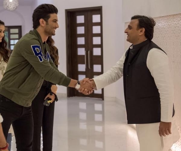 Akhilesh yadav meets wrestler khali.