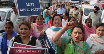 protest against delhi cm arvind kejriwal with bangals in ludhiana of punjab