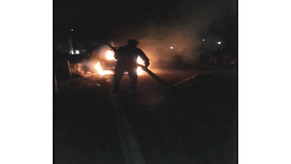 Controversy over overtake, assailants set fire to the car