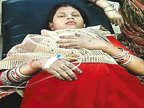 To resist tampering girl fell from moving train