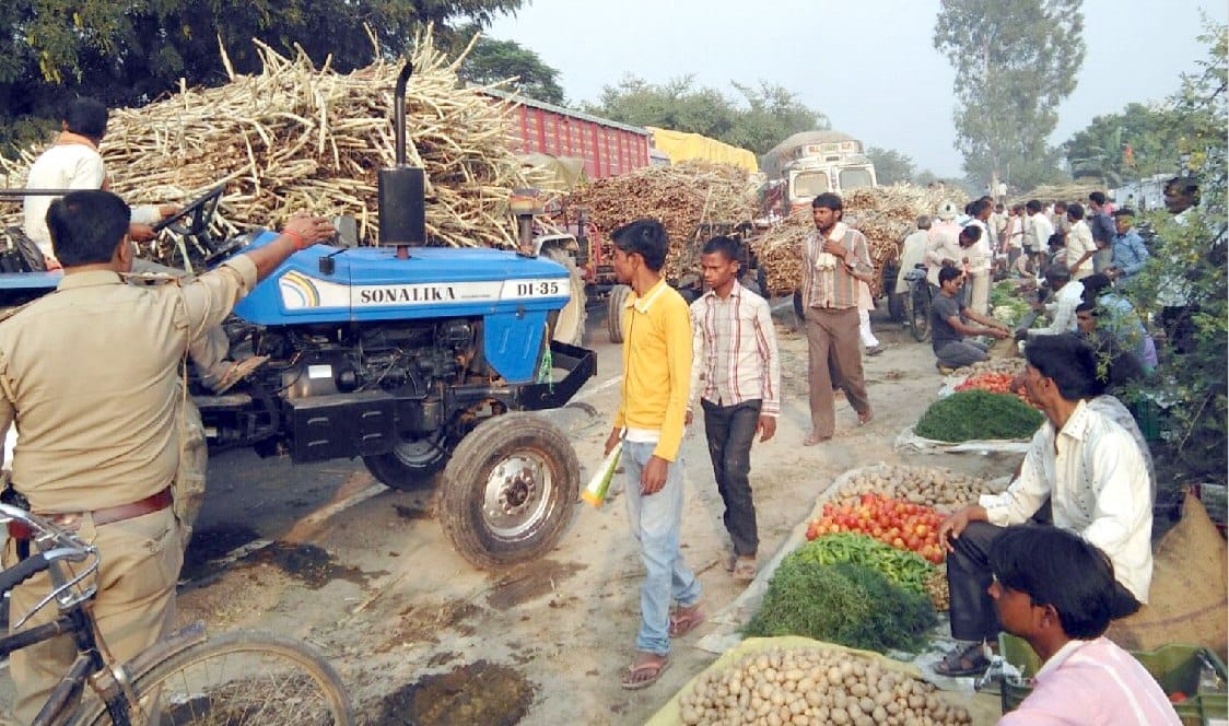Sugar jams filled five hours Lakhimpur highway vehicles